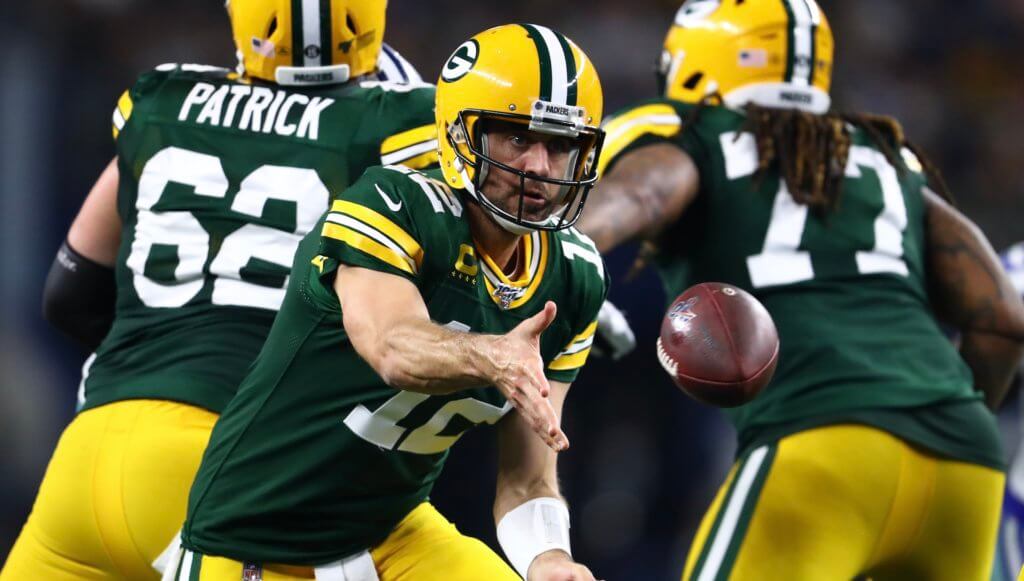 Aaron Rodgers Hand off